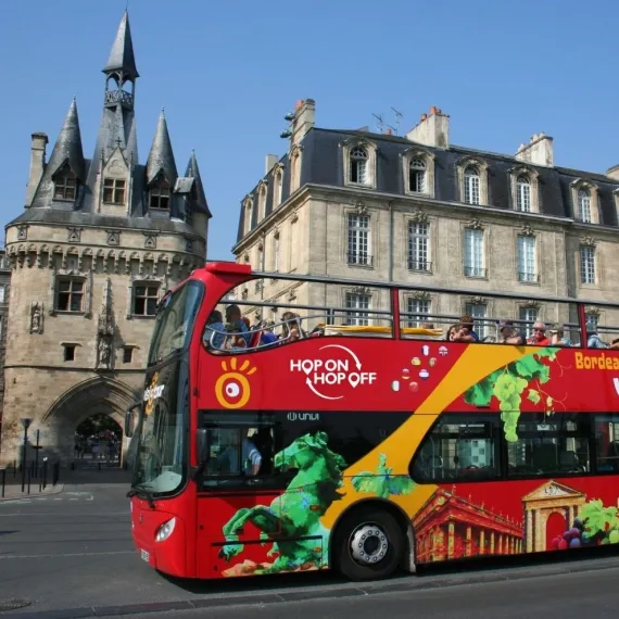 Hop on hop off Bordeaux 01.jpg Hop on hop off Bordeaux 01.jpg