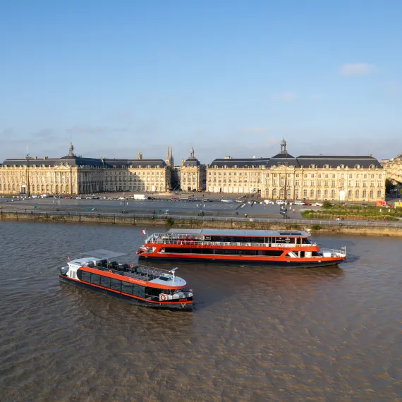 Place de la bourse découverte lors de la croisière Les Bateaux Bordelais