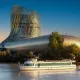 Croisière Burdigala devant la Cité du vin sur la Garonne