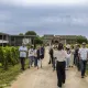 Groupe marchant dans les vignes lors du produit Route du patrimoine